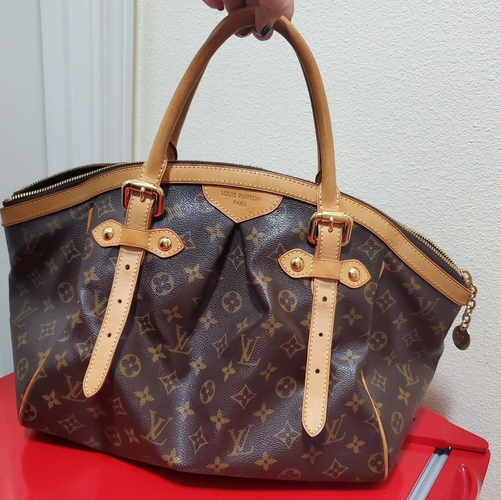 Louis vuitton tivoli gm. Gently used. Clean.